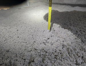 Zateplení stropu rodinného domu pomocí foukané izolace